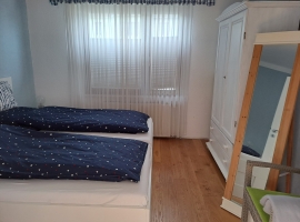 Schlafzimmer mit Doppelbett