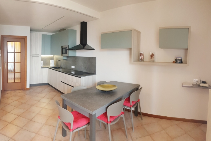 Moderne Küche mit Induktion und Spülmaschine Apt. 3
