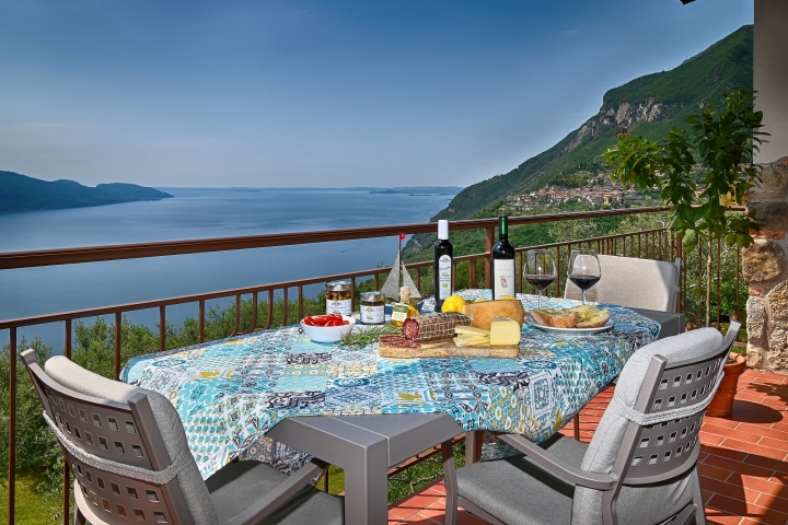 Haus Bonassi Apt. 5 Oleandro | Balkon Apt. 5 mit Blick auf den See