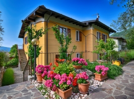 Blick aufs Haus vom Poolgelände