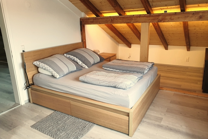 Doppelbett im Schlafzimmer