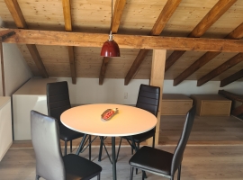 Esstisch im Wohnzimmer