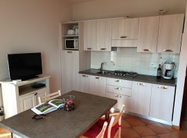Küchenzeile und Eßplatz Apt. 1