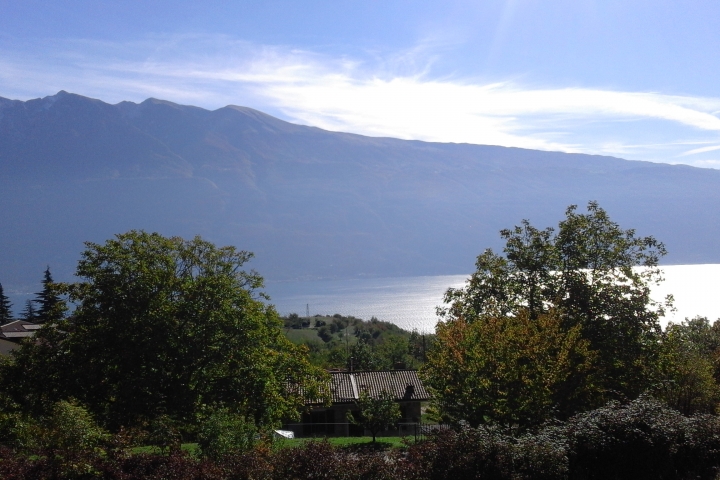 traumhafter See- und Bergblick von der Terrasse