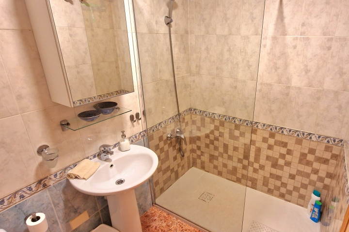 Große Dusche