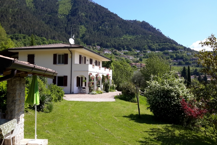 Hausansicht vom Grillhaus