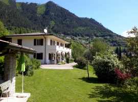 Hausansicht vom Grillhaus