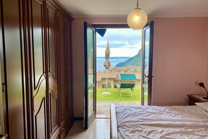 Schlafzimmer 2 mit Terrassentür