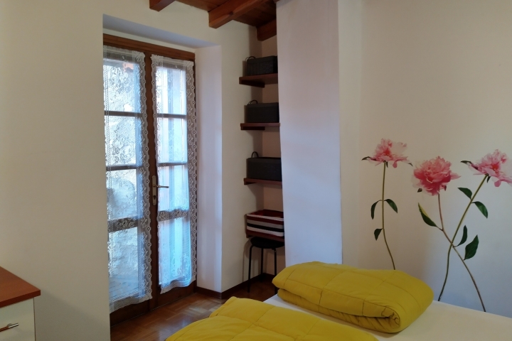 Schlafzimmer 1 mit Balkontür