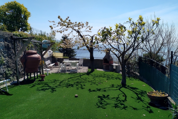 Garten mit Kunstrasen