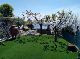 Garten mit Kunstrasen