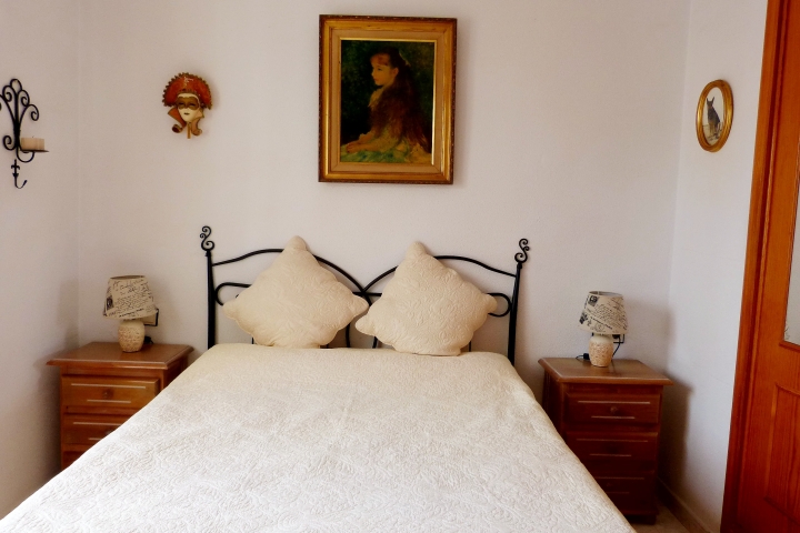 Schlafzimmer mit Doppelbett
