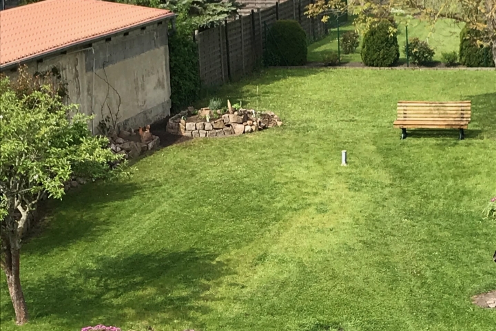 Der Garten vom Dachgeschoss aus