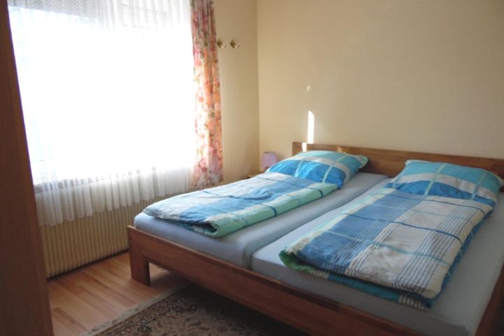 Schlafzimmer 1