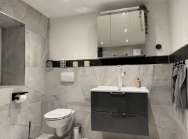 Badezimmer mit Dusche