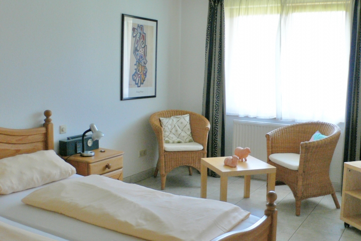 Schlafzimmer mit Sitzgruppe