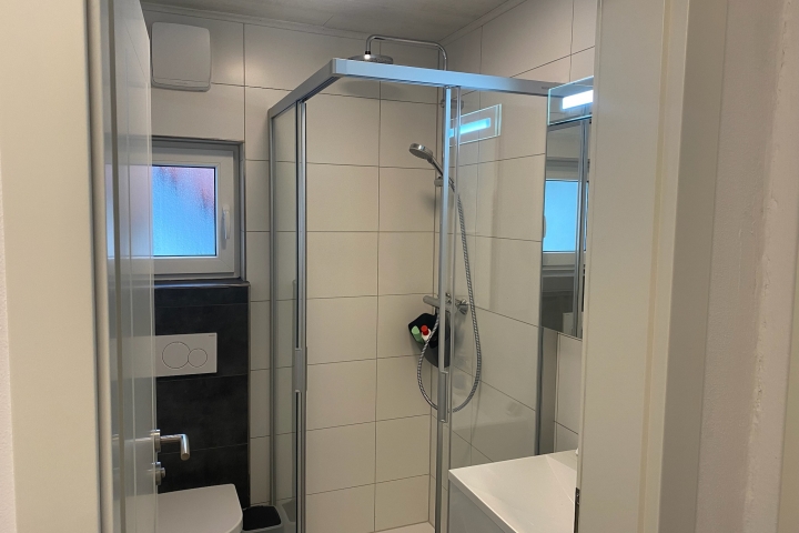 2. Badezimmer mit Dusche