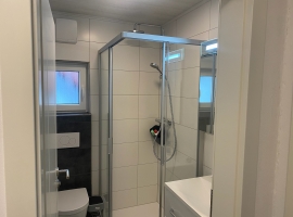 2. Badezimmer mit Dusche