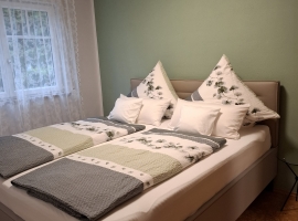 Schlafzimmer mit Doppelbett 180x200 cm 