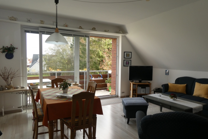 Wohnzimmer mit Esstisch