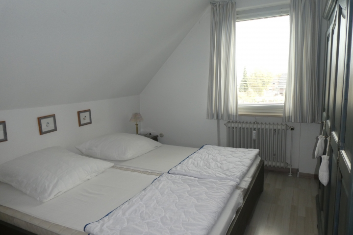 Schlafzimmer mit Doppelbett