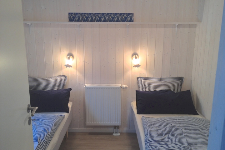 2. Schlafzimmer mit zwei Einzelbetten