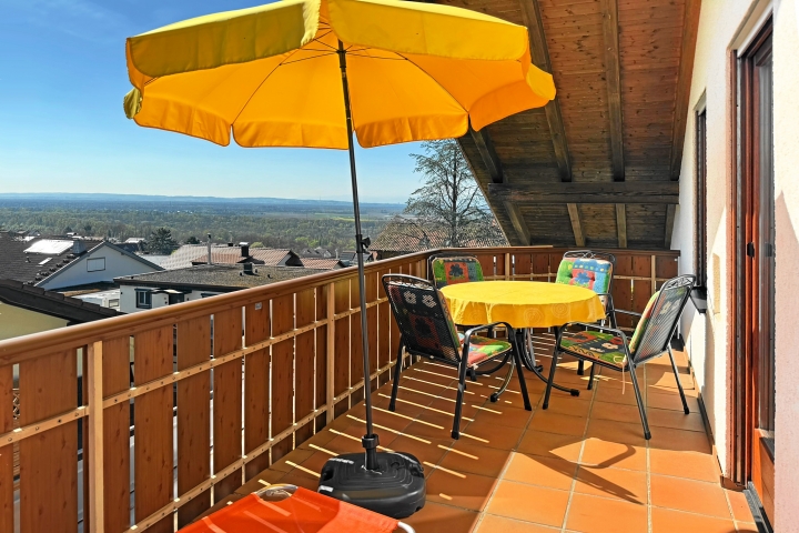 Balkon - Aussicht bis nach Frankreich