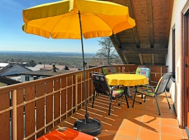 Balkon - Aussicht bis nach Frankreich