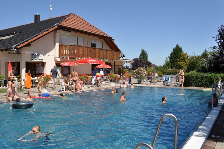 Grosser Pool kostenlos für unsere Gäste im Campingpark (in der Nähe)