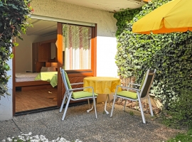 Terrasse der kleinen Apartments