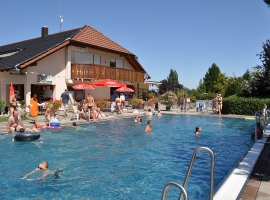 Grosser Pool kostenlos für unsere Gäste im Campingpark (in der Nähe) 