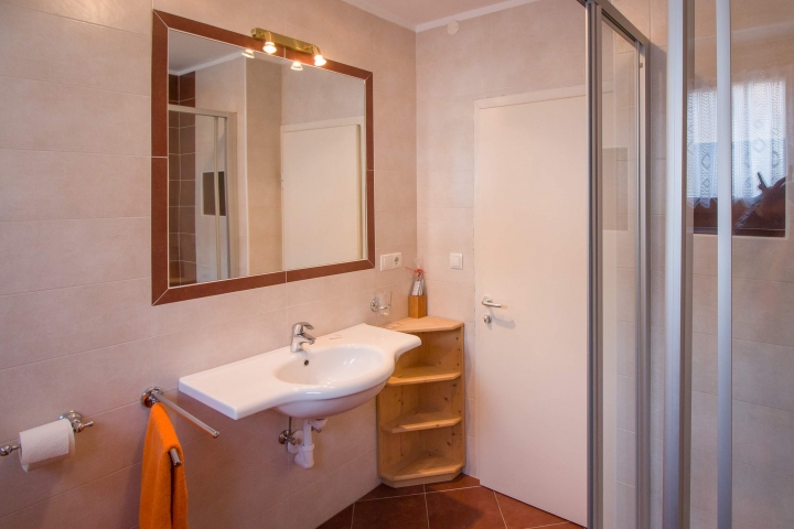 Pustertalwohnung: Badezimmer