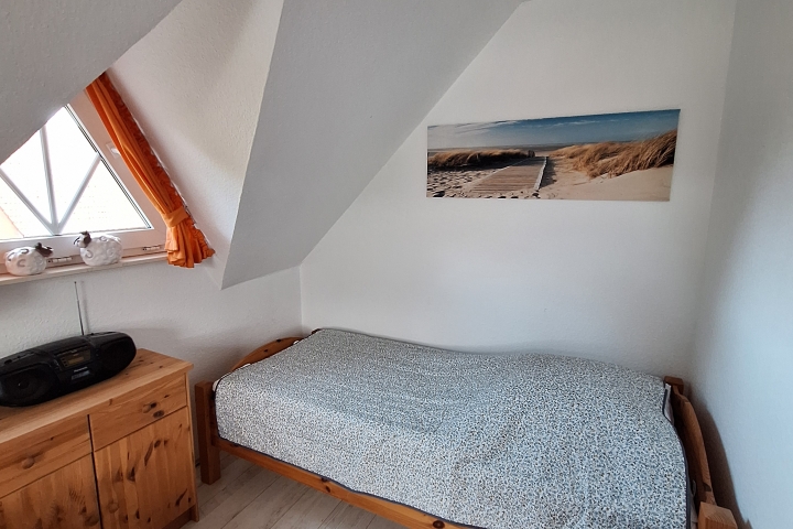 Schlafzimmer mit zwei Einzelbetten