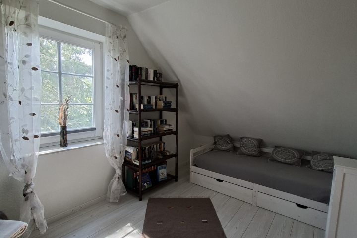 Kleines Zimmer mit Einzelbett 
