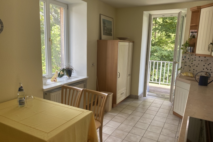Küche, Blick auf den Küchenbalkon