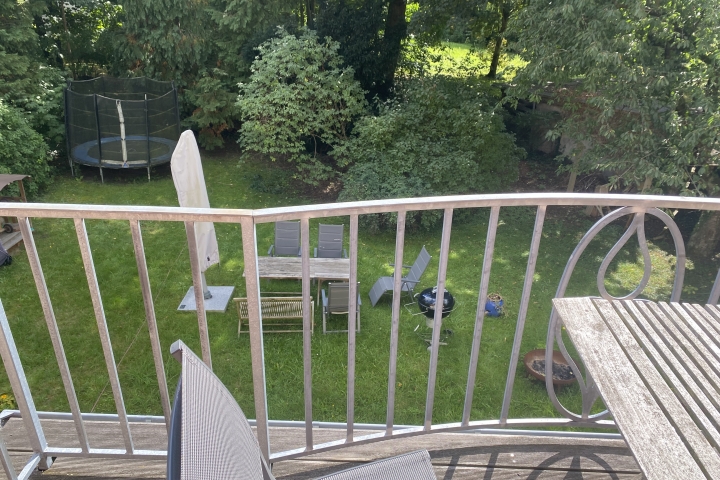 Balkon Wohnzimmer mit Gartenblick