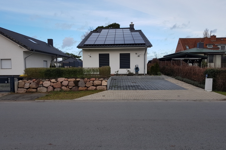 Parkplätze mi E-Ladesäule