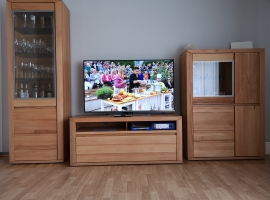 Schrankwand mit großem Flachbild-TV