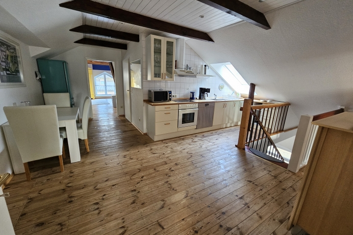 offene Küche mit Esstisch