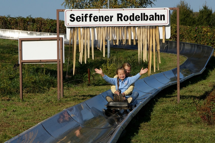 Sommerrodelbahn im Spielzeugdorf Seiffen (22 km Entfernung von der Unterkunft)