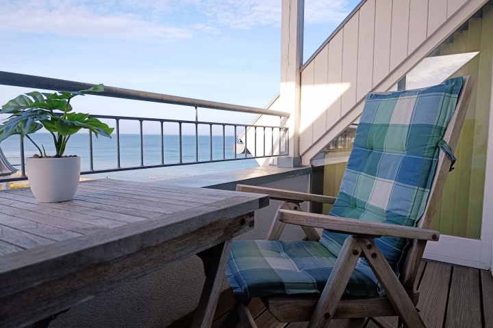 Sonnenbalkon mit Blick zur Ostsee