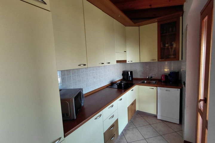 Casa Maja, moderne Küche mit Induktionsherd und Airfryer