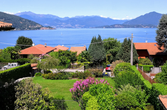 Schöne Aussicht in Ranco am Lago Maggiore Schöne Aussicht in Ranco am Lago Maggiore
